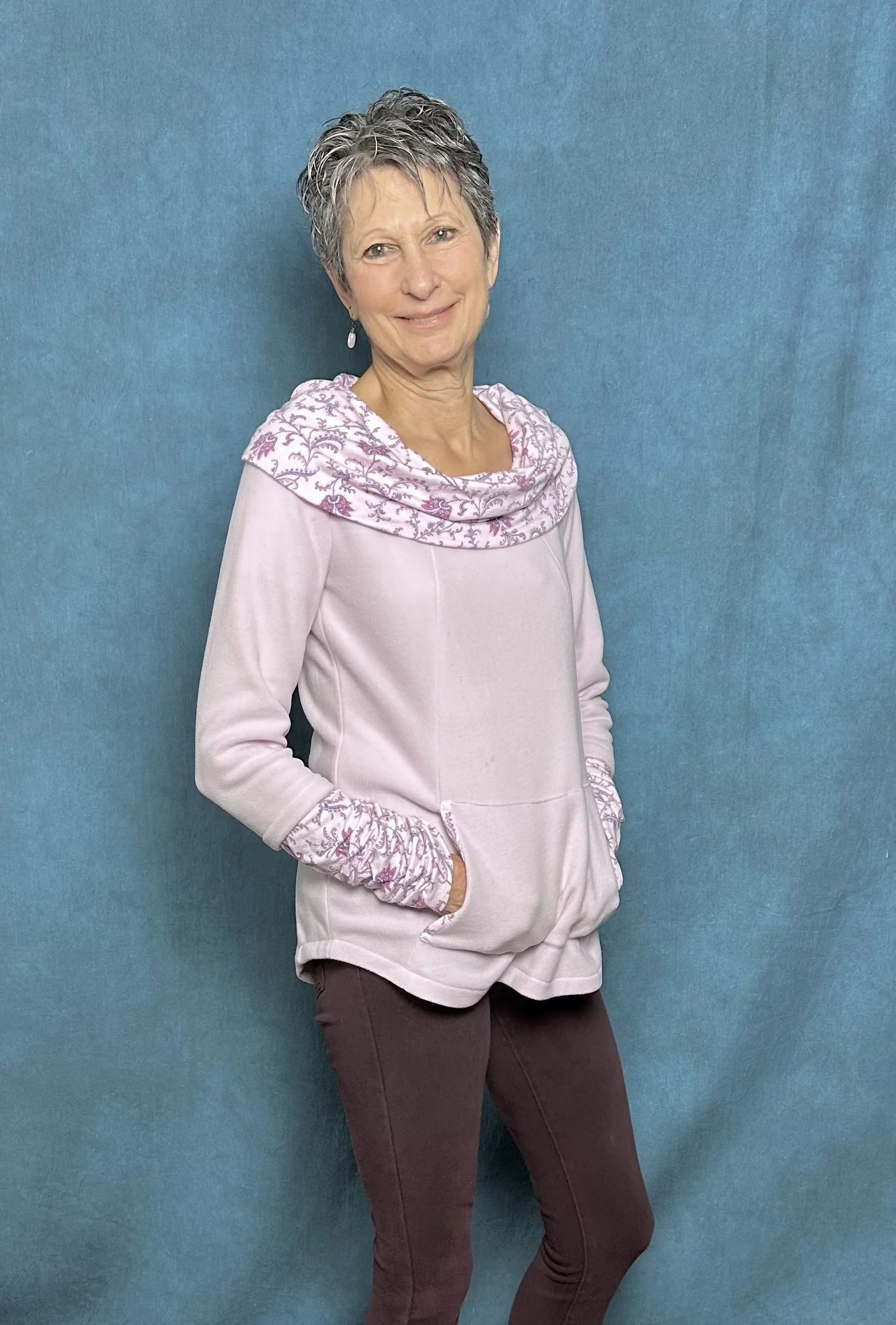 pale pink tunic w front pocket nice pose.jpeg