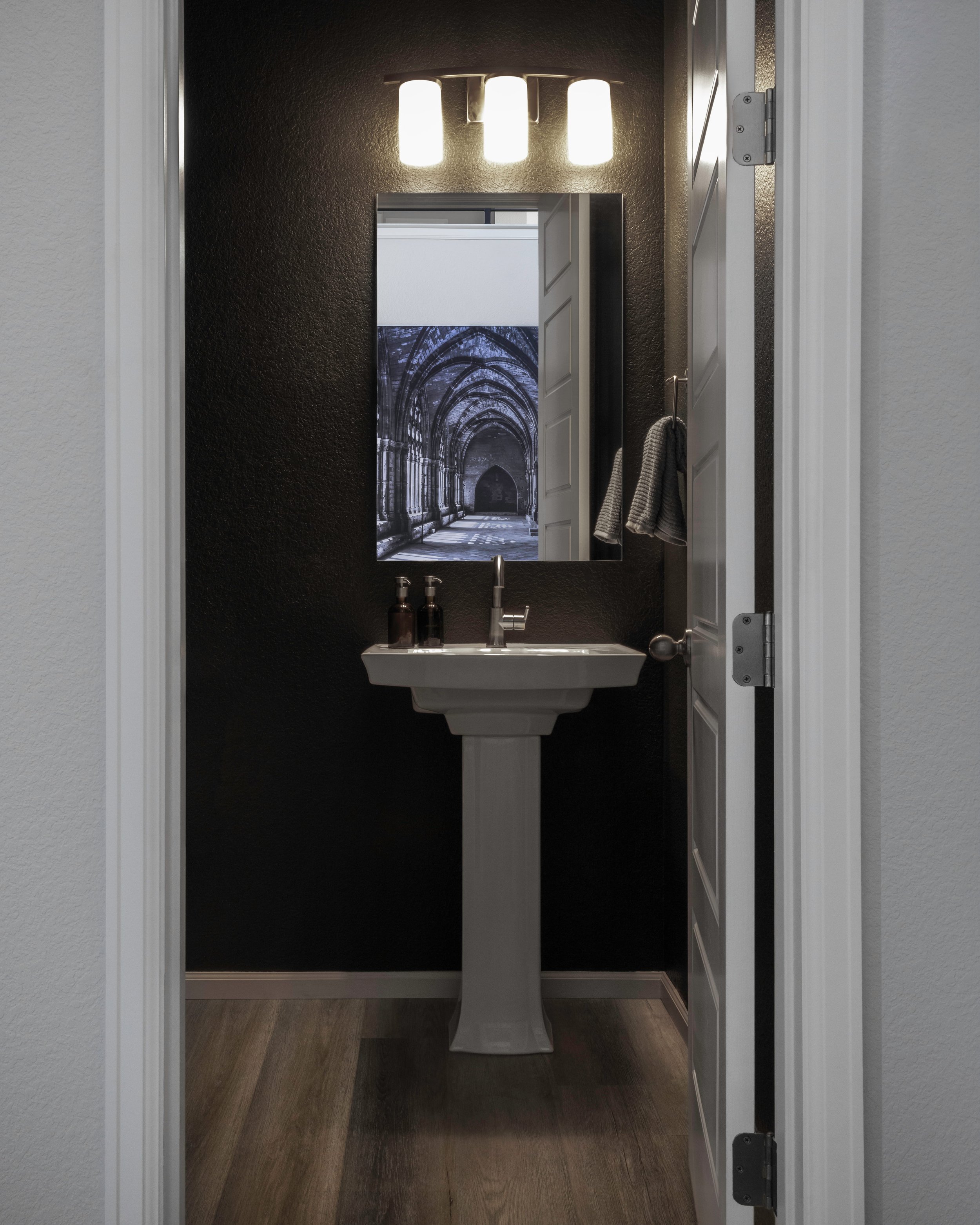 ALD-EM-07-EntryPowderRoom.jpg