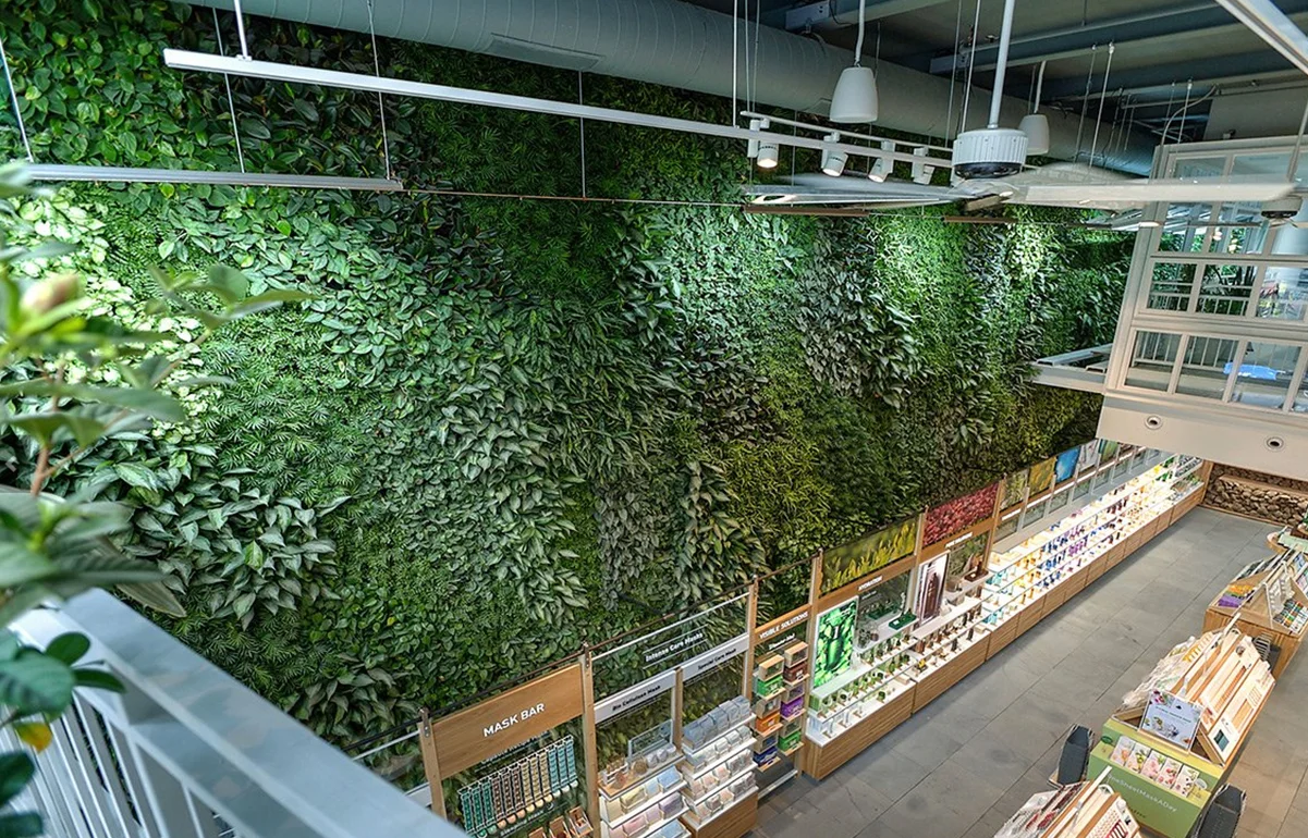 This two-story living wall is the largest public green wall in New York City. Spanning 70 feet long and 24 feet high, the wall displays close to 10,000 plants. It features 11 different varieties of tropical plants and is supported by a custom irrigation system.