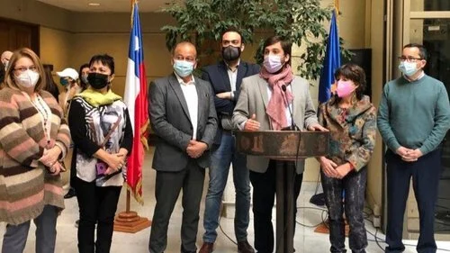      

 
   El diputado Raúl Soto (PPD), presentó un proyecto de ley llamado “ECOCIDIO” que busca modificar el Código Penal y castigar con cárcel al autor, cómplice o encubridor de daños graves al medio ambiente. 11/08/2021 
 




















  
