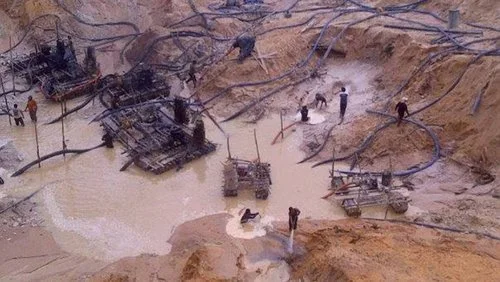      

 
   ¿Qué es un ecocidio y qué consecuencias podría tener? Actualmente un panel de 12 expertos trabaja para que este término sea reconocido por la CPI y que los autores de crímenes medioambientales sean juzgados. 05/12/2021 
 
















