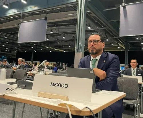      

 
   El senador por Yucatán, Raúl Paz Alonzo, inició su participación en el foro “Estocolmo +50. En su intervención: “ Se trata de introducir el crimen de ecocidio para que además de las sanciones económicas que están en la ley de cambio climá