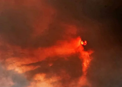      

 
   El abogado Matías De Bueno explica que desde la UNR se está elaborando un proyecto académico para incorporar la figura del ecocido al Código Penal: “Cuando se genera un daño de tal magnitud que puede tener consecuencias irreversibles sobr