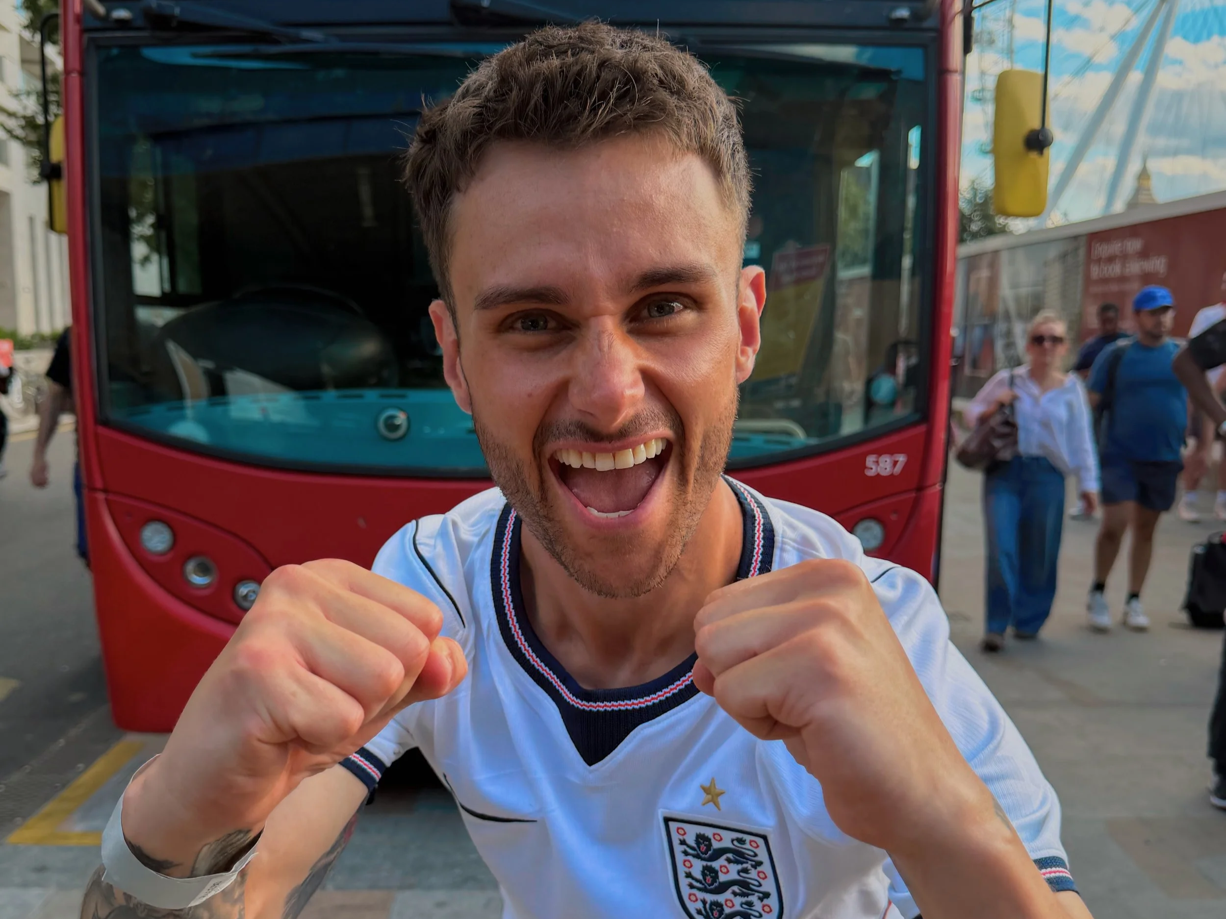 LG UK Brings Fans Together with Redknapp's Red Route 🚌 ⚽️ 