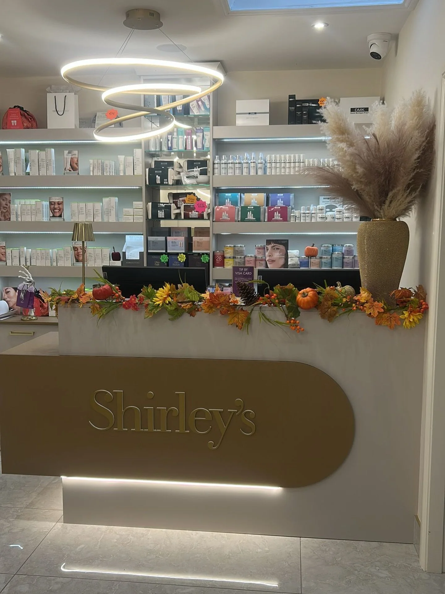 It’s not Ho Ho Ho🎅🏼Season yet so I suppose we’ll have to celebrate Halloween in the meantime🎃 👻
☎️ Appointments Can Be Made By Calling 0214822945 
Book Online 24/7 on Our Website or Salon App
📲 shirleysbeautyclinic.com