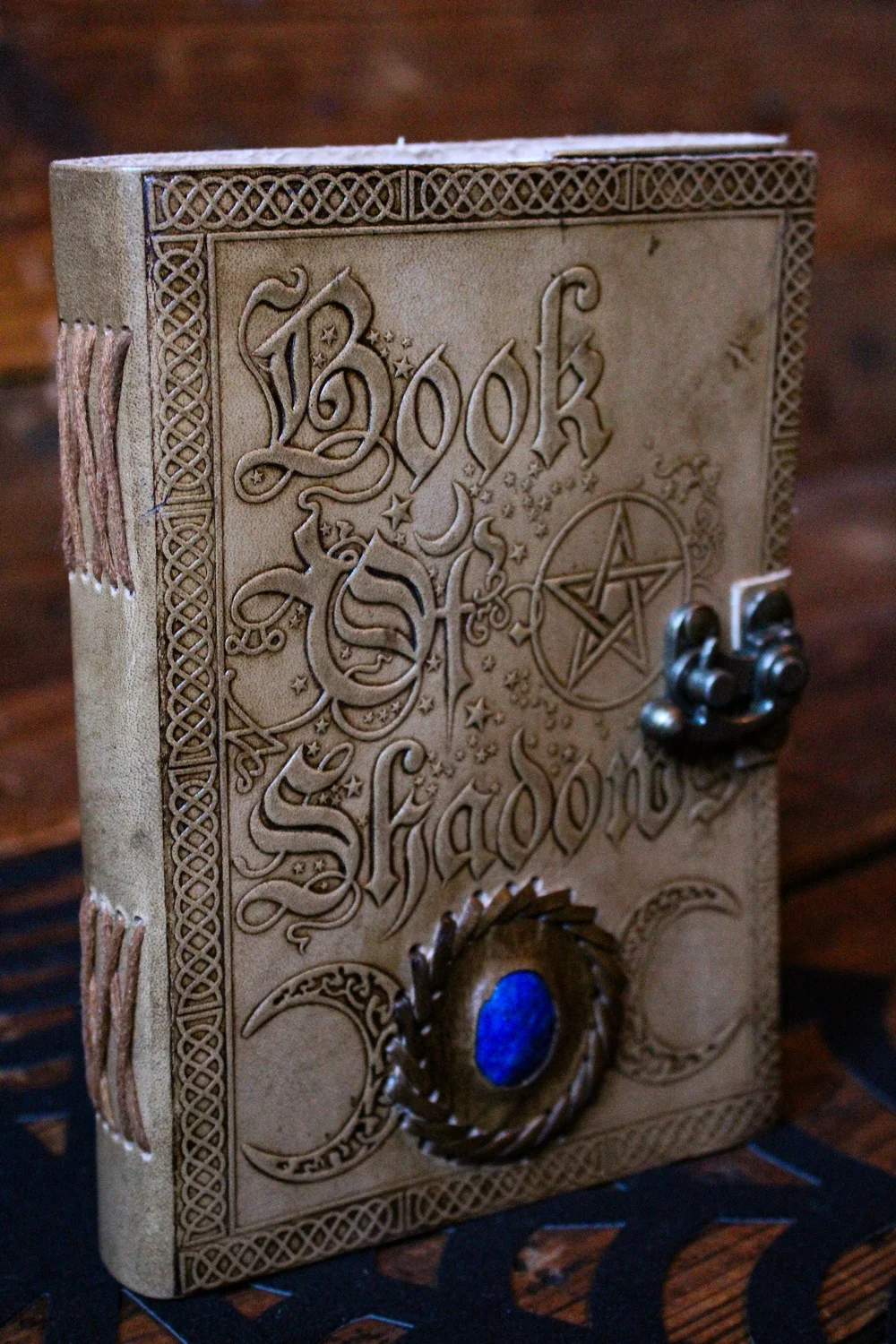 再会 : ZONE CHRONICLES サイン入りフォトブック Book of Shadows Journal — Sideshow Gallery