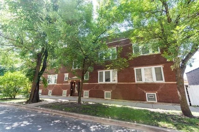 3907 W Barry Avenue   $725,000