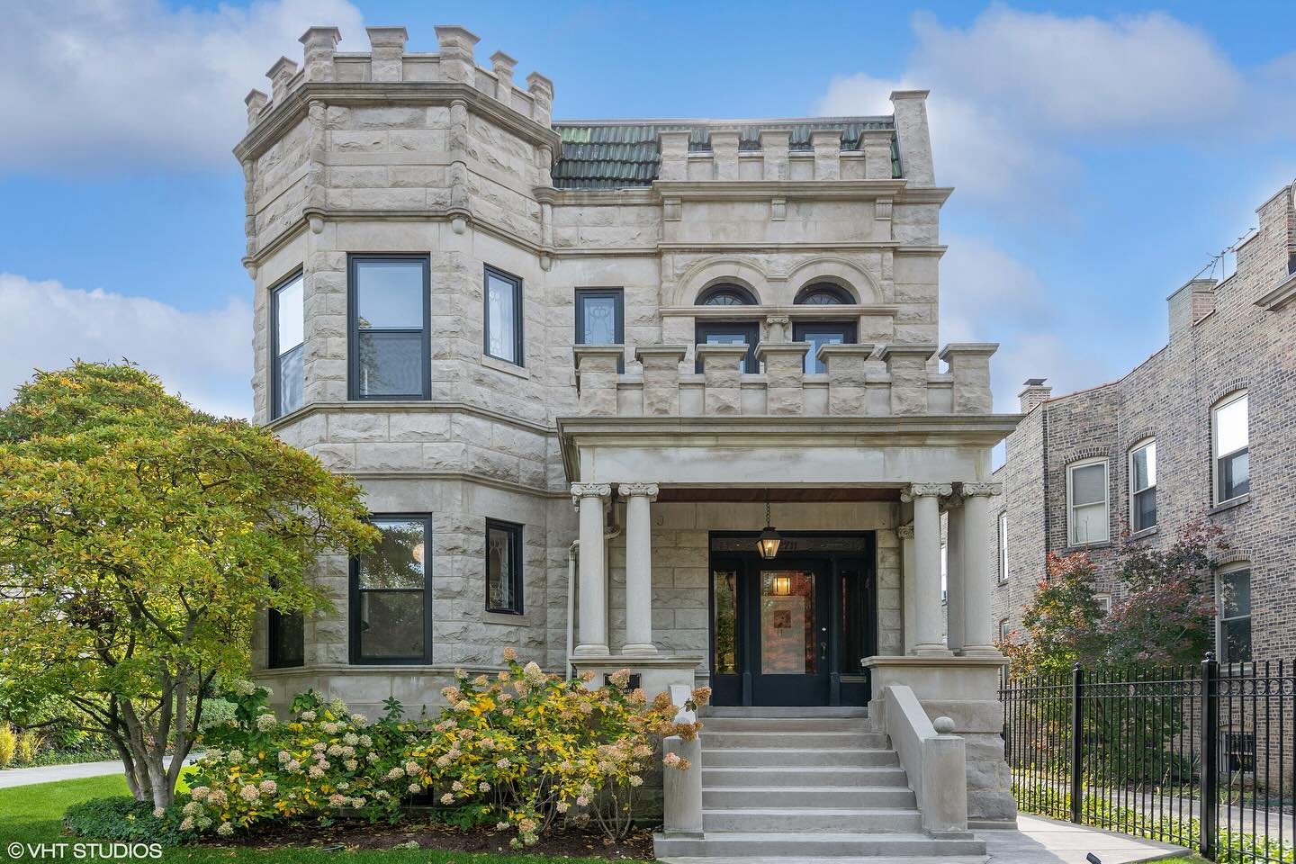 Just Listed!

2711 W Logan Blvd

$3,350,000

Welcome to 2711 Logan, a timeless greystone in an incomparable Logan Boulevard location. Sitting on more than 3 city lots of fully enclosed immaculate grounds, it must be toured to be fully appreciated. Wi