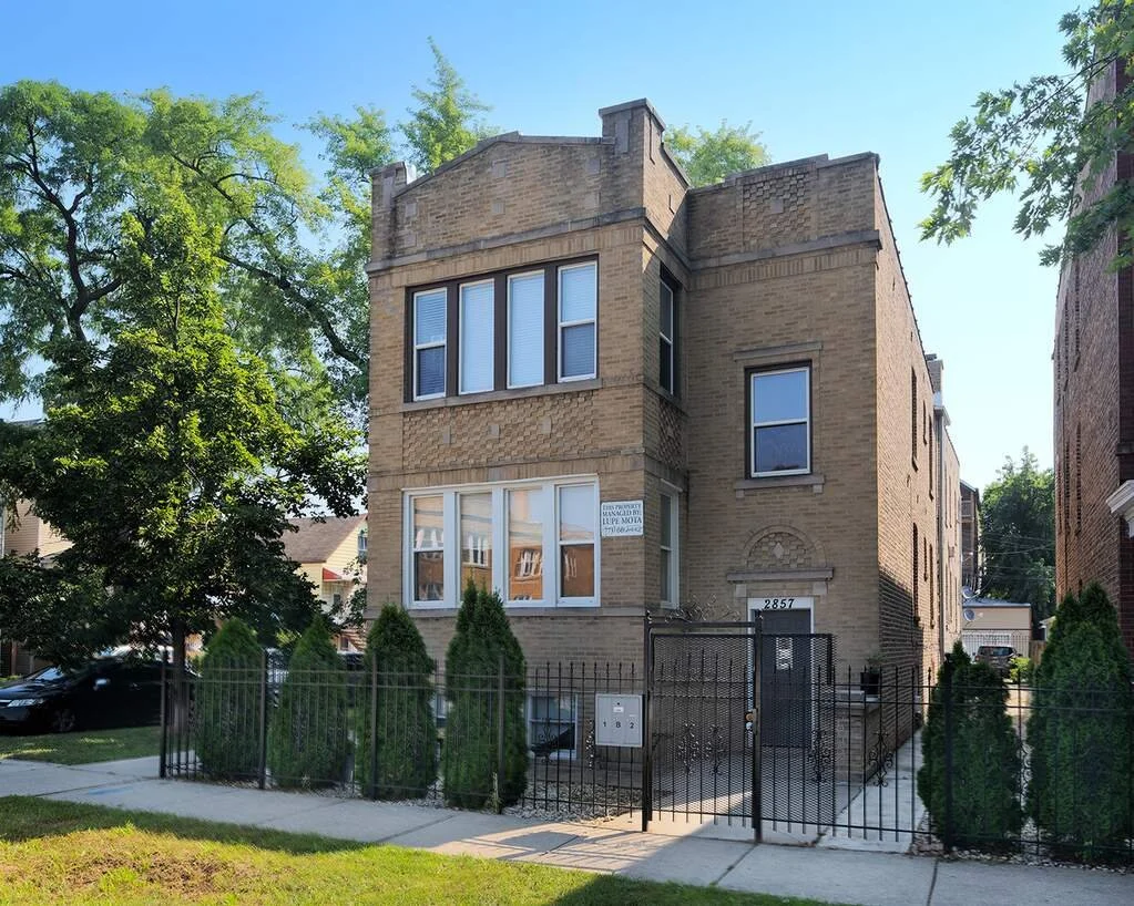 2857 N Avers Avenue
