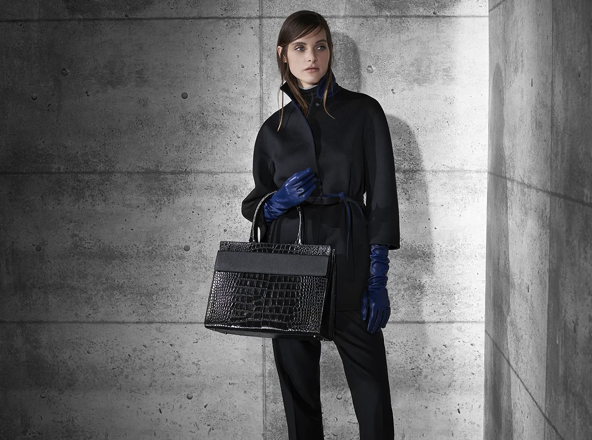 Cashmere reversible coat with scarf Nappa two tone long glove Crocodile and fine texture calf-skin flap bag Contact Personal Shopper