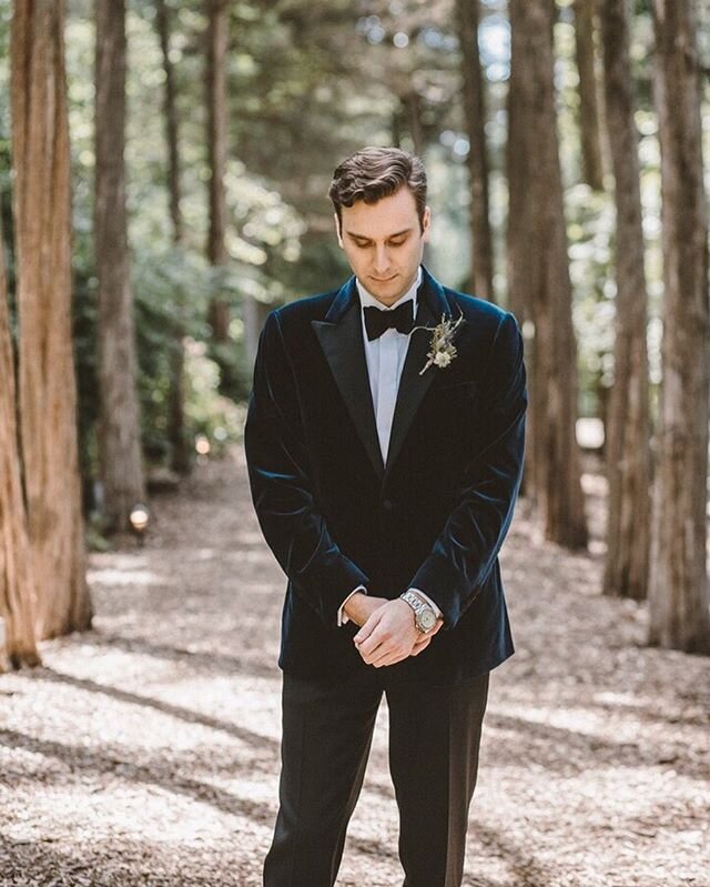 Take time for R E F L E C T I O N

A peaceful moment for Alex captured by @orticawedding - more on the blog today! Link in bio

#groom #reflection #quietmoments #weddingportrait #weddingphotography #caramoor #caramoorwedding #outdoorwedding 
#summerw