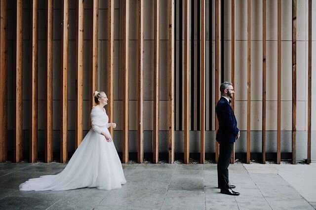 F I R S T  L O O K  distancing...
&bull;
📷 @eagerheartsphoto
&bull;
#firstlook #firstlookwedding #brooklyn #1hotelbrooklynbridge #brooklynwedding #dumbo #dumbobrooklyn #bride #groom #capturethemoment #socialdistancing #shelterathome #nyc #willowwedd