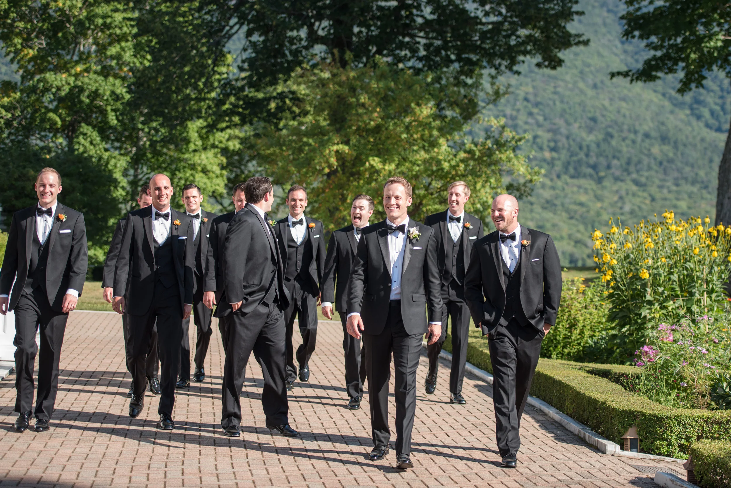 A black tie optional wedding at Hildene . Photo by Daria Bishop Photography .
