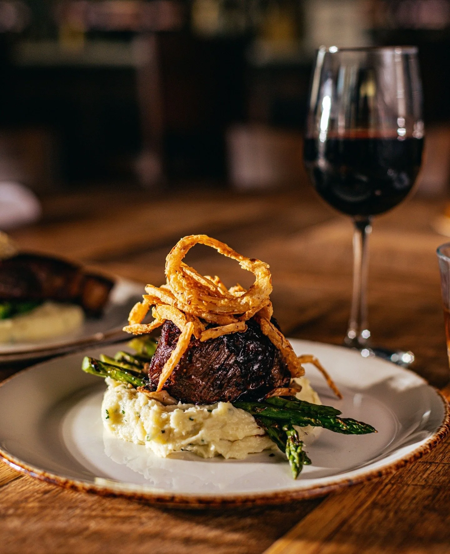 Date night means steak night. 🥩
Our “Belle” filet mignon is made with a red wine-balsamic glaze, chive whipped potatoes, grilled asparagus, portabella, and fried onions.
Our filet pairs perfectly with a cabernet sauvignon or bordea