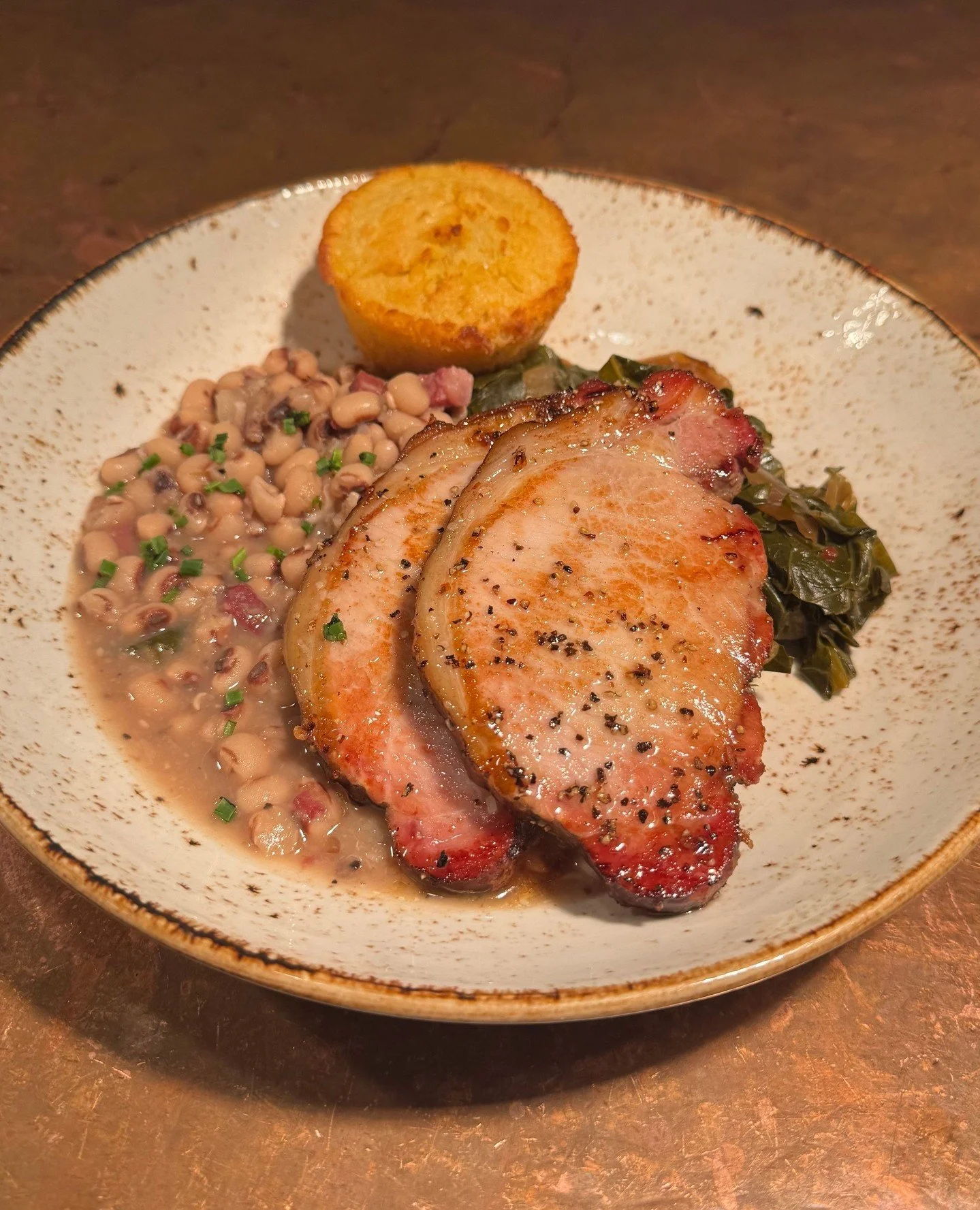 More than comfort food, this traditional Southern New Year&rsquo;s meal will bring you good fortune in 2026! Featuring black-eyed peas for luck, collard greens for prosperity, pork for progress, and cornbread for gold.⁠
Visit the link in bio for rese