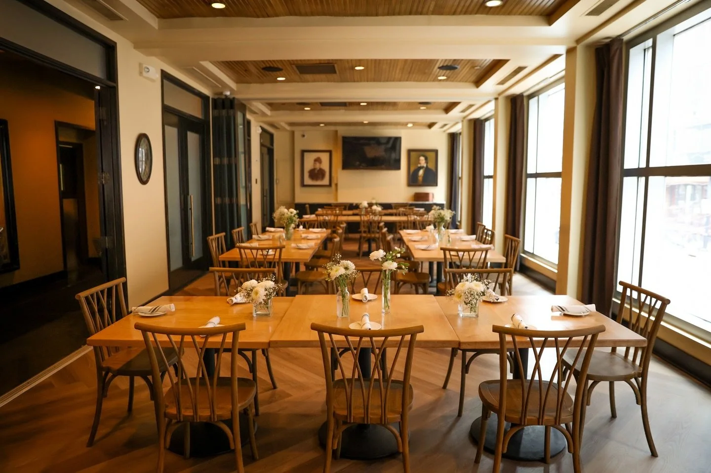 The Demonbruen Room is the perfect private dining space for everything from a business lunch to a rehearsal dinner. ⁠
⁠
Follow the link in our bio for more information on booking a private dining space with The Southern!⁠
⁠
📸: @kycahillphotos