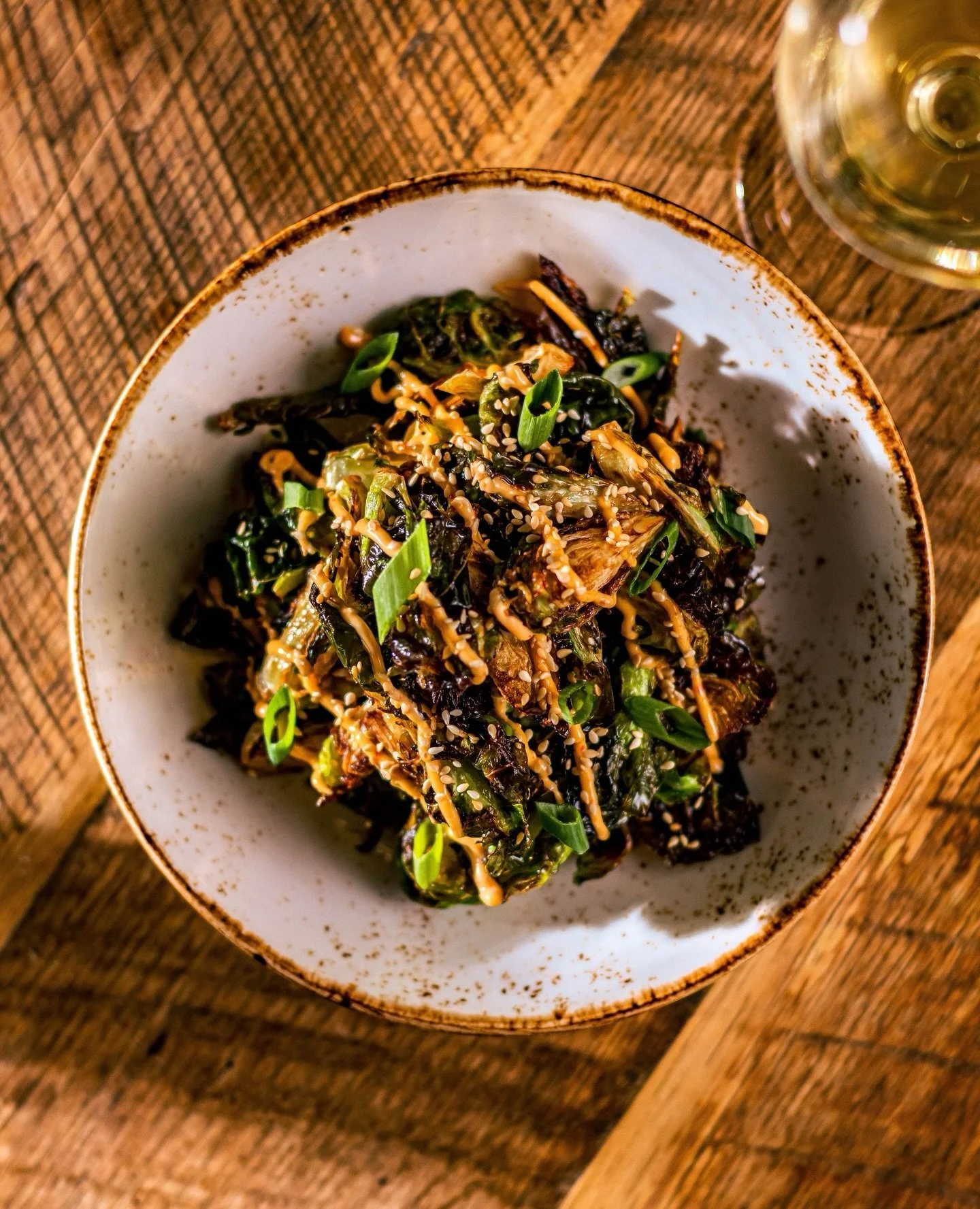 Brussel sprouts are one of our most popular appetizers for a reason: they&rsquo;re crispy on the outside, tender on the inside, and absolutely delicious! They&rsquo;re topped with sweet chili aioli and toasted sesame. 😋⁠

📸: @drewmaynard 
⁠
#finedi