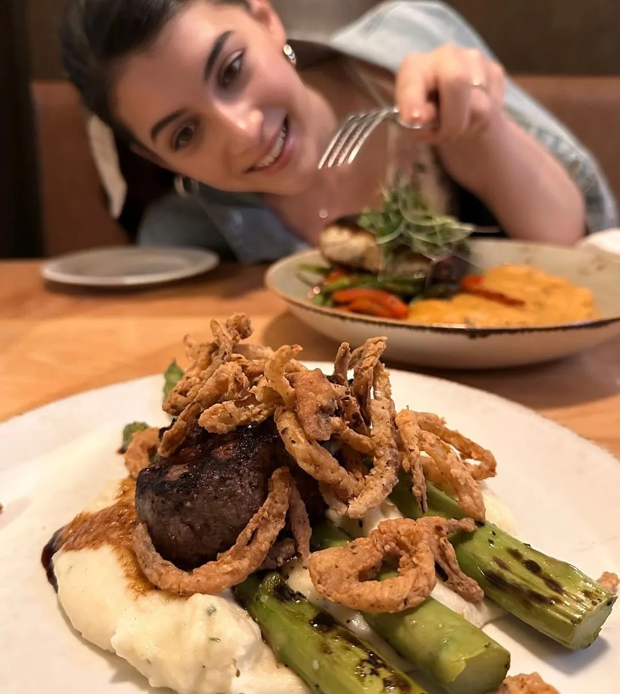 When the girls trip actually makes it out of the group chat 🙌🏻⁠
⁠
Thanks for visiting us on your trip to Nashville @livindivinaloca⁠
⁠
⁠
#nashvillesteakhouse #downtownnashville #nasheats ⁠
⁠