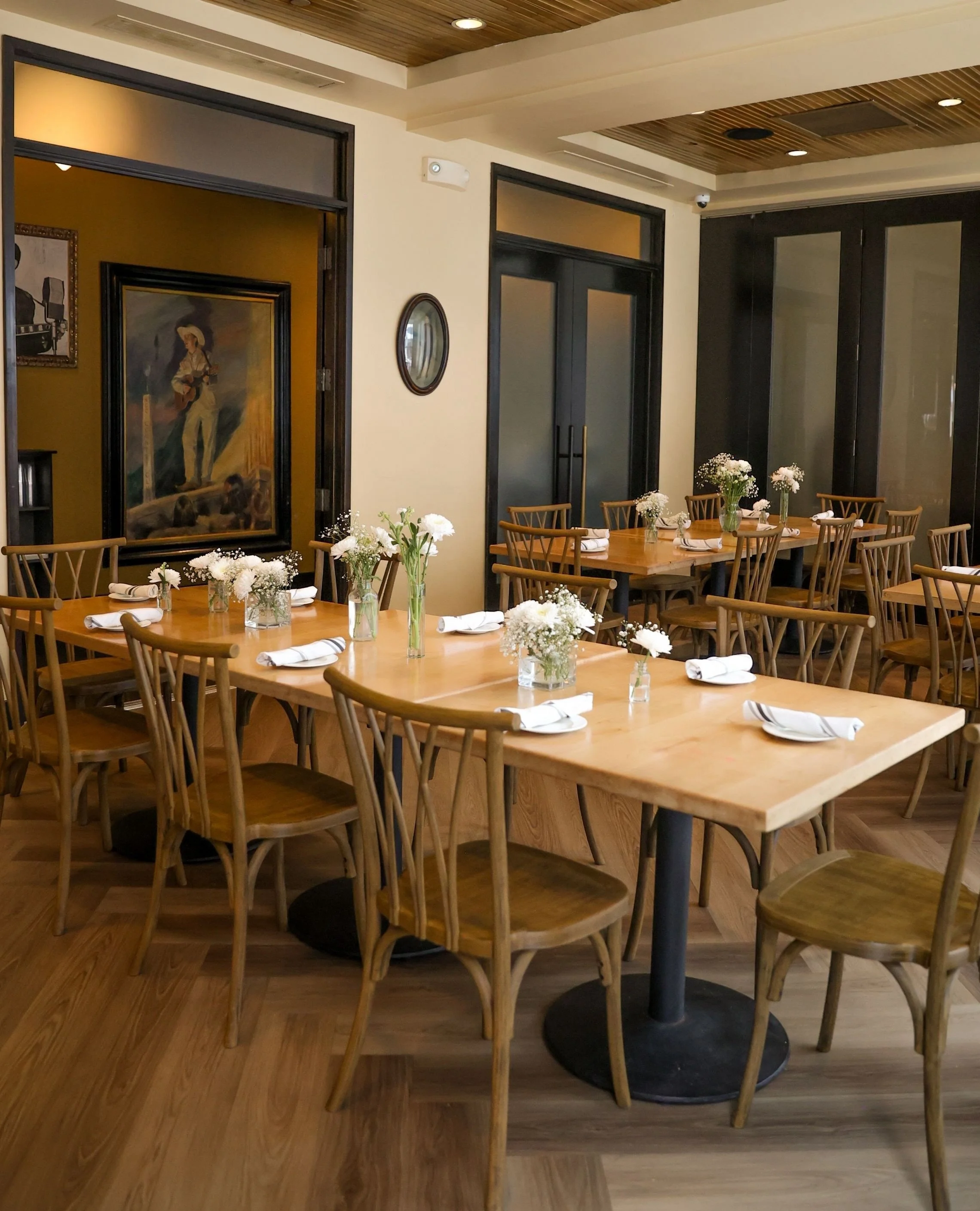 The Demonbruen Room is the perfect private dining space for everything from a business lunch to a rehearsal dinner.⁠ The room divides into two separate spaces to accommodate any party size!⁠
⁠
Follow the link in our bio for more information booking a