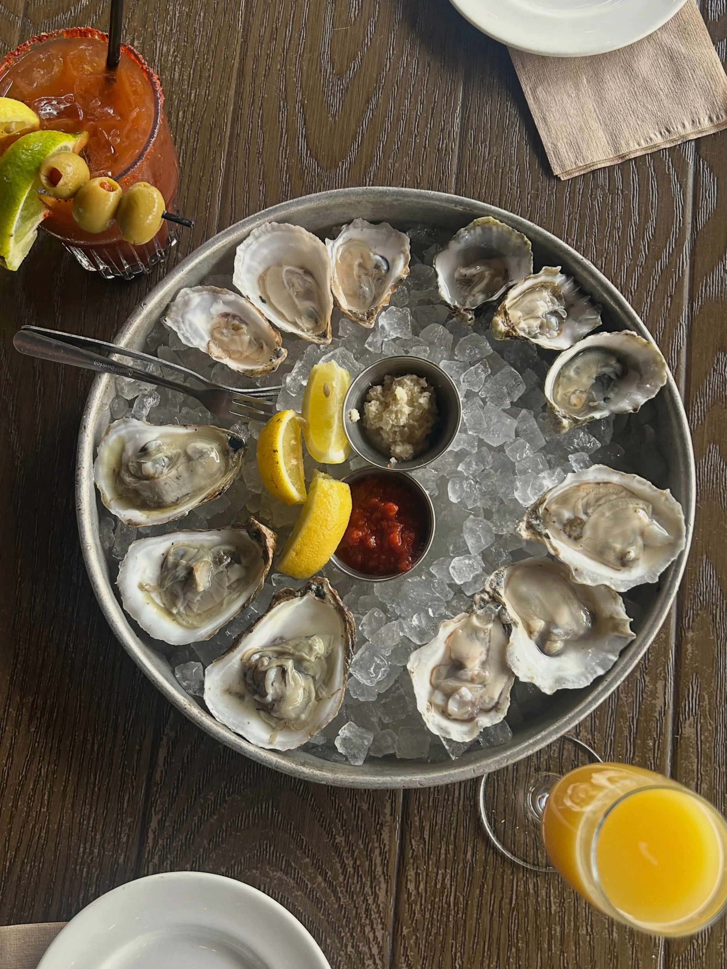 Are you visiting for CMA Fest? 🤠 ⁠
⁠
Visit The Southern for the real Fan Fair: $1 Oyster Happy Hour every single day from 3 - 5 PM! 🦪⁠
⁠
Our guests also can enjoy up to three hours of validated parking in the Symphony Place Garage. Just bring your 