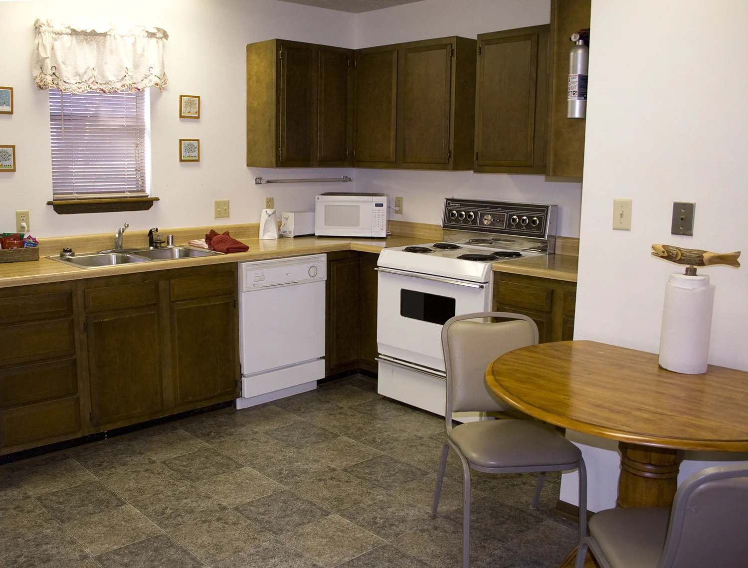 Cabin 9_kitchen.jpg