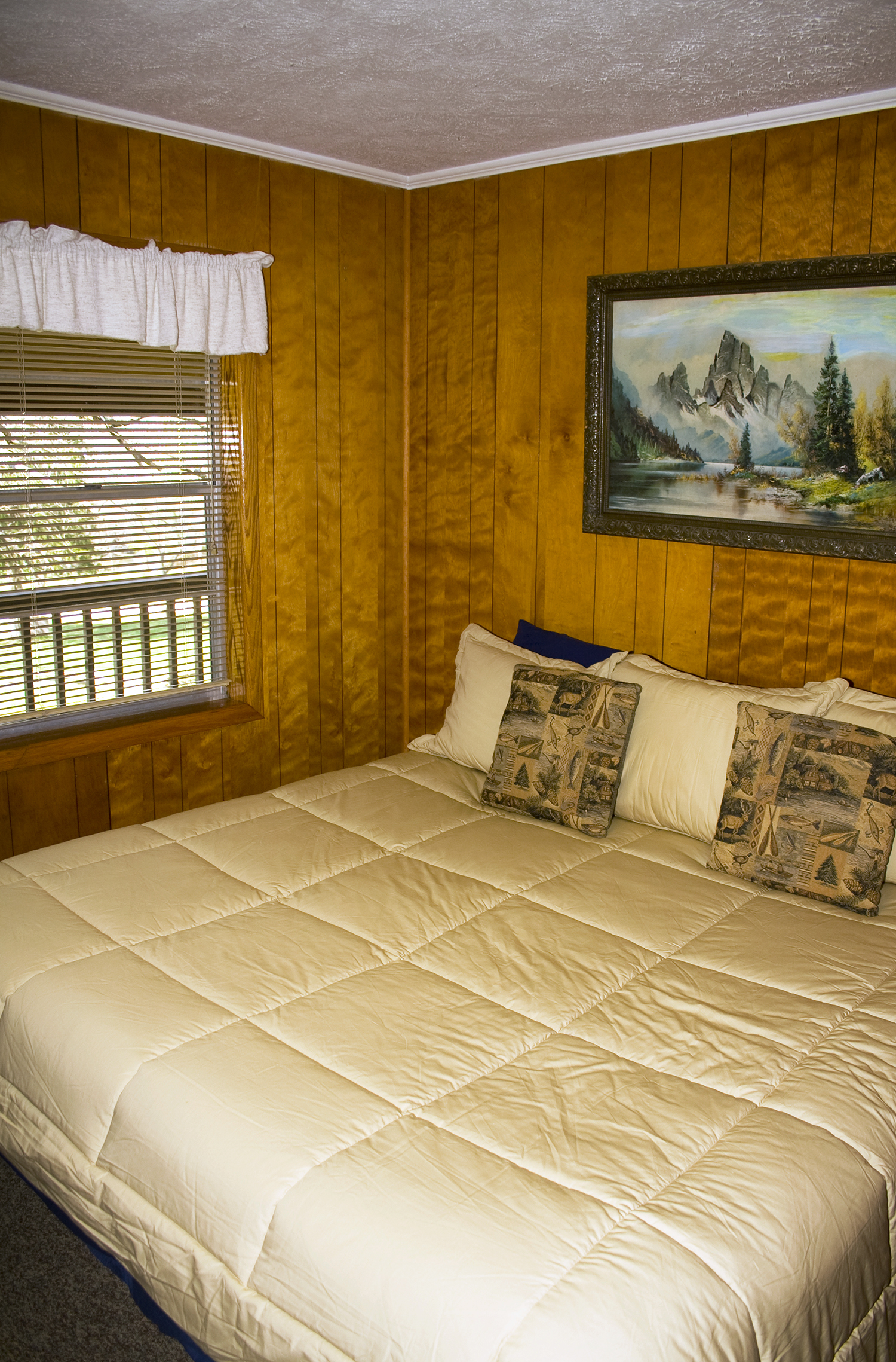 11 bedroom1.jpg