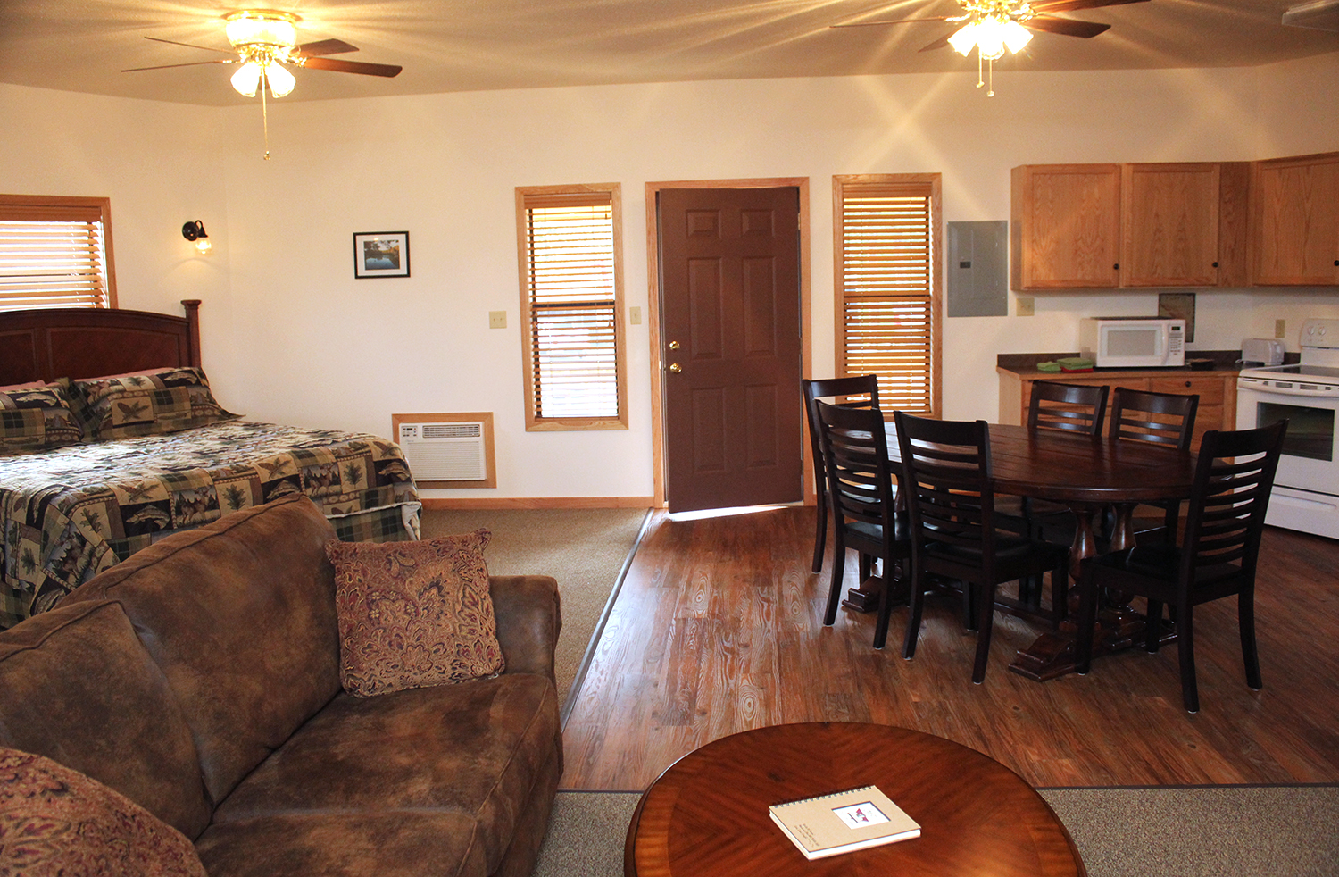 4A sitting area2.jpg