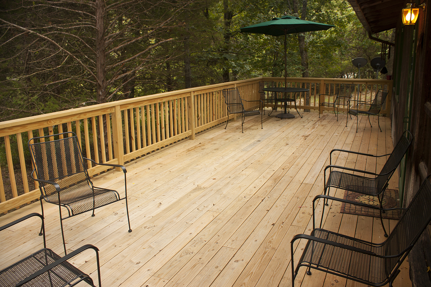 Rustic Lodge front deck.jpg