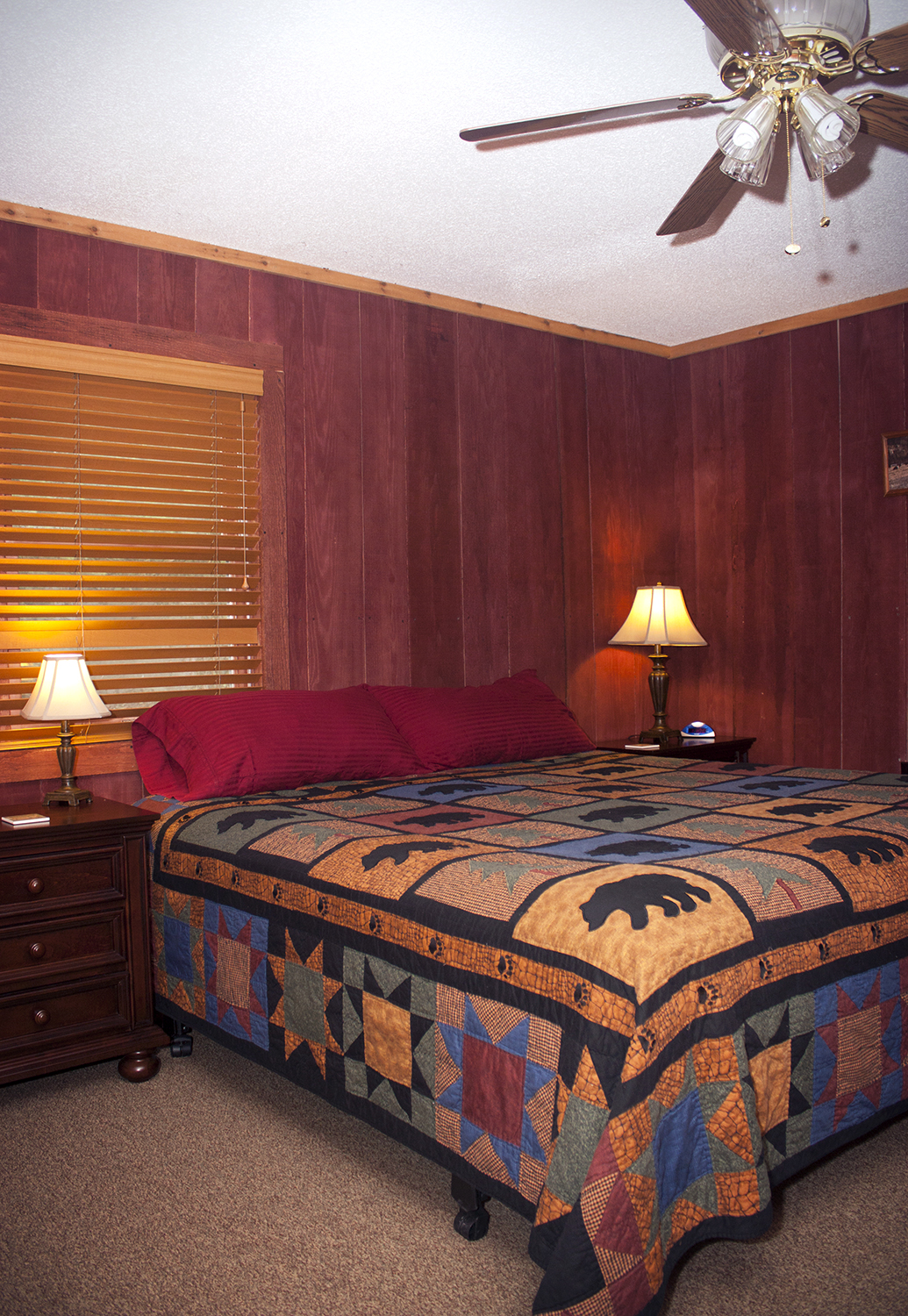 Rustic Lodge bedroom1.jpg