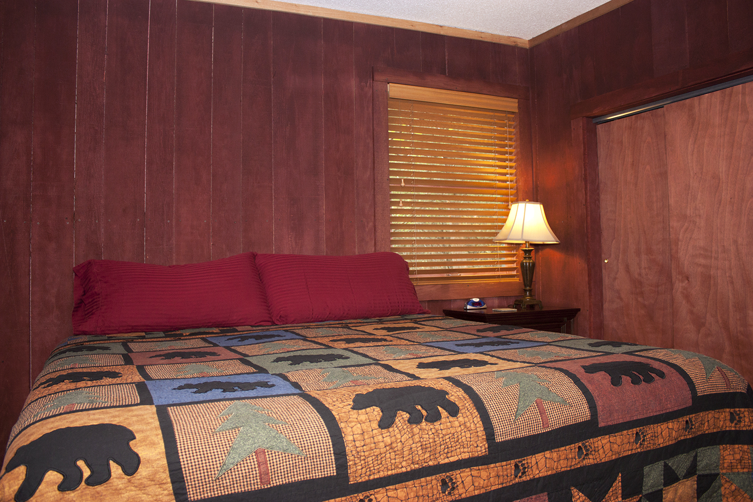 Rustic Lodge bedroom2.jpg