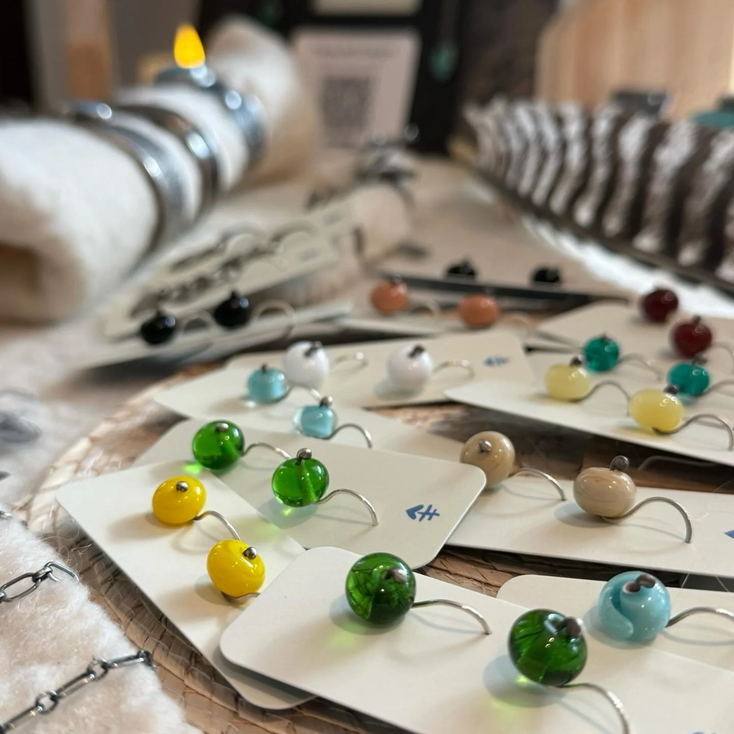 Making glass beads for the Bizarre Bazaar at Studio &amp;! Come and visit us! Dec 12, 13 and 14!🎉🙌🏼💥

@anddurango