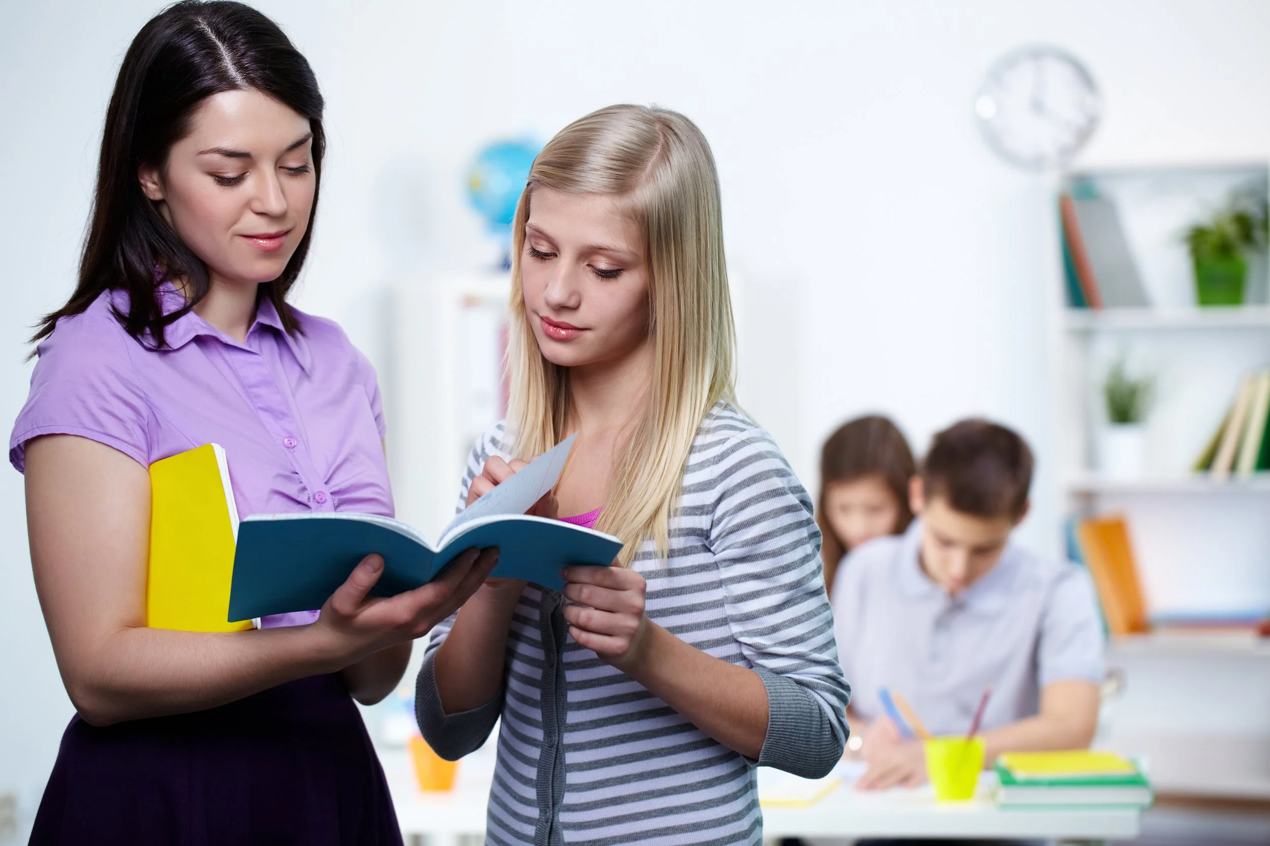 Tutor and adult learner practicing phonics together