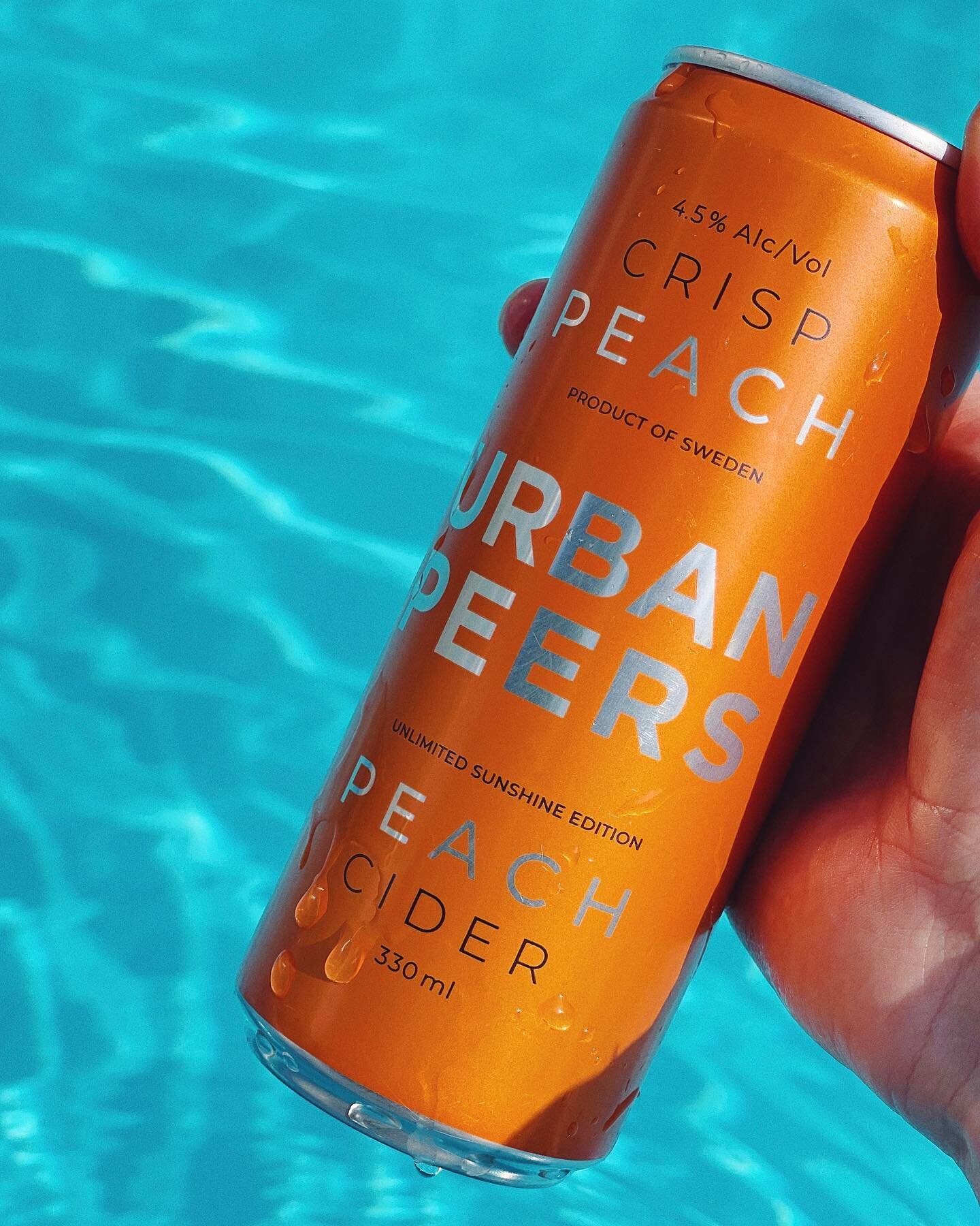 Sunny summer days🍑💦 #crisppeach #peach #peachcider #urbanpeers #cider