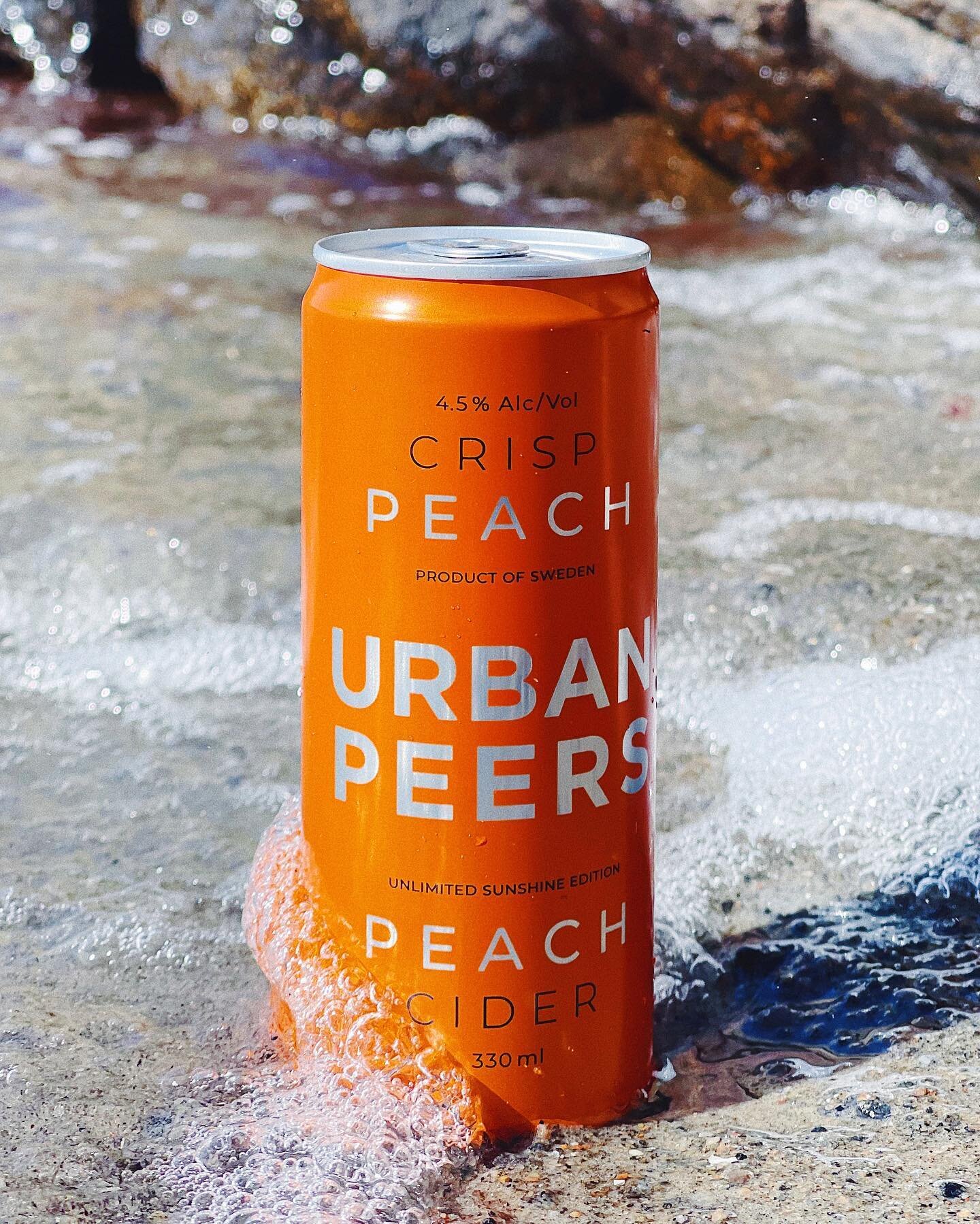 Peach on the beach?🍑 #urbanpeers #peach #cider #drinks