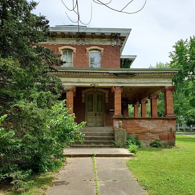 What do you see?
.
Does this sight send you into a panic? Filled with giddy excitement?
.
My heart races every time I do my first &quot;walk around&quot; for a client.
.
I received a call from a client who was relocating from Cali and approaching her