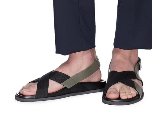 △ Valentino Cross Strap Slingback Sandals US$525 (~HK$4120)