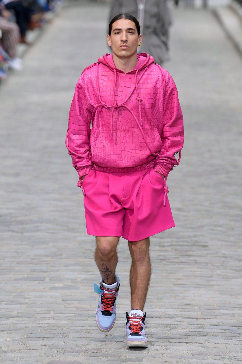 https___hypebeast.com_image_2019_06_louis-vuitton-men-spring-summer-2020-paris-fashion-week-runway-show-22.jpg