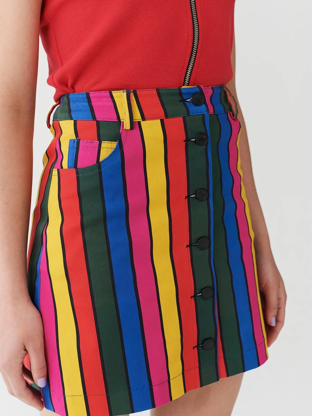 △ Lazy Oaf Stripy Button Skirt US$66.4 (~HK$521)