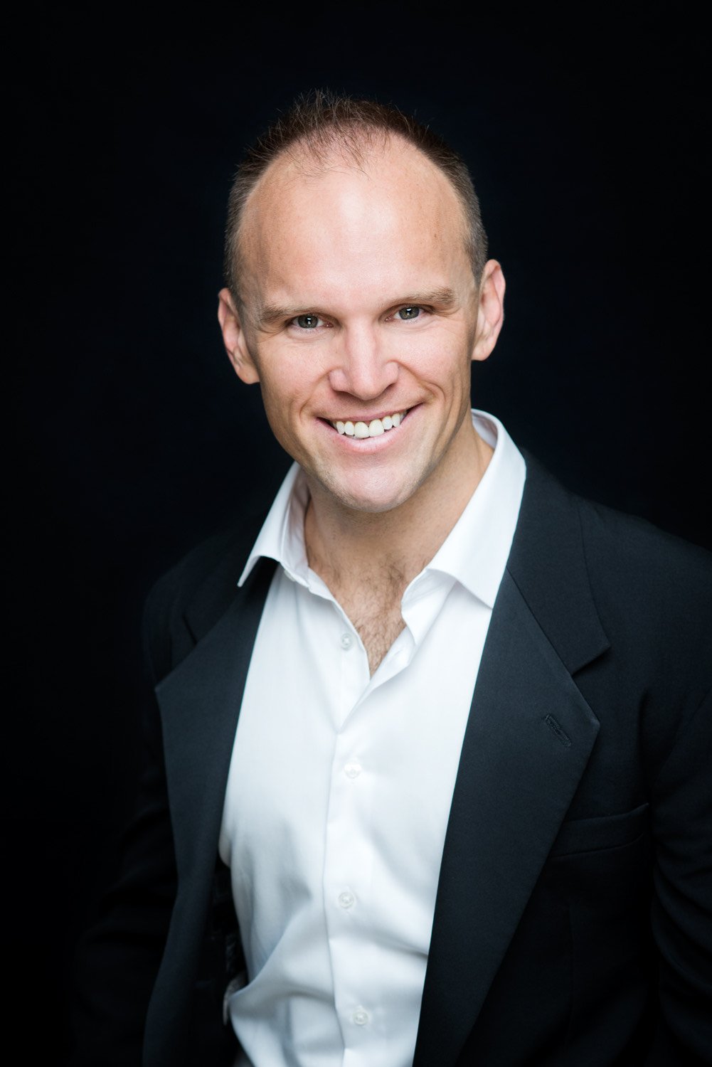 Simon Meadows, Baritone