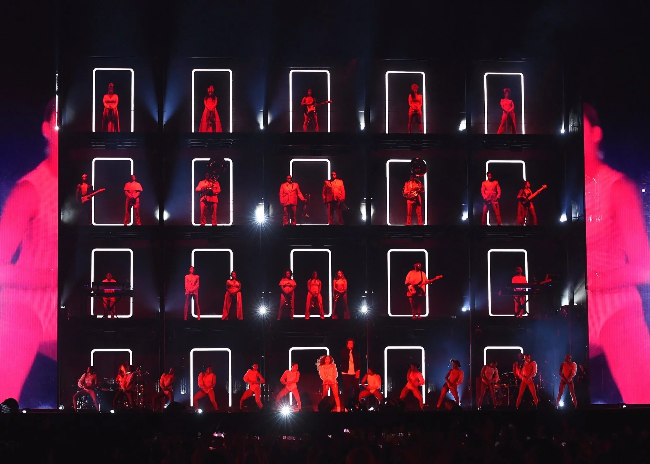 OTR II WORLD TOUR : FULL CAST