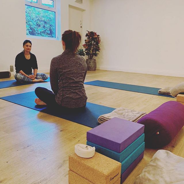 Calling all #ealing locals: come and join me at the beautiful @onroutehealth in South Ealing for weekly yoga flows including lots of grounding, healing restorative postures. 
When?  Tuesday 6:30-7:30pm.  Wednesday 7:15-8:15am.  Suitable for all, drop