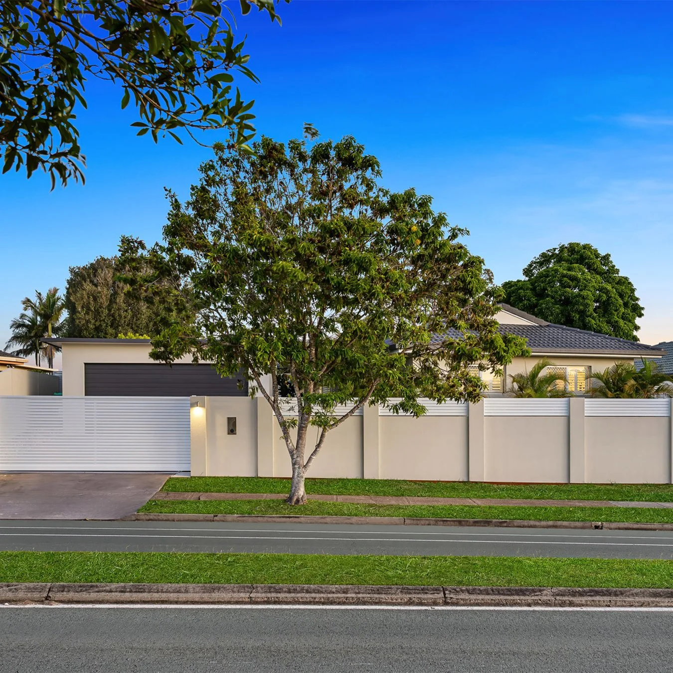🌴 PARADISE POINT PERFECTION IS LIVE! 🌴

Huge thank you to Adam Phillis from Phillis Real Estate for bringing us on board to shoot this outstanding property at 48 Matthew Flinders Drive, Paradise Point. It was an absolute blast capturing a home of t