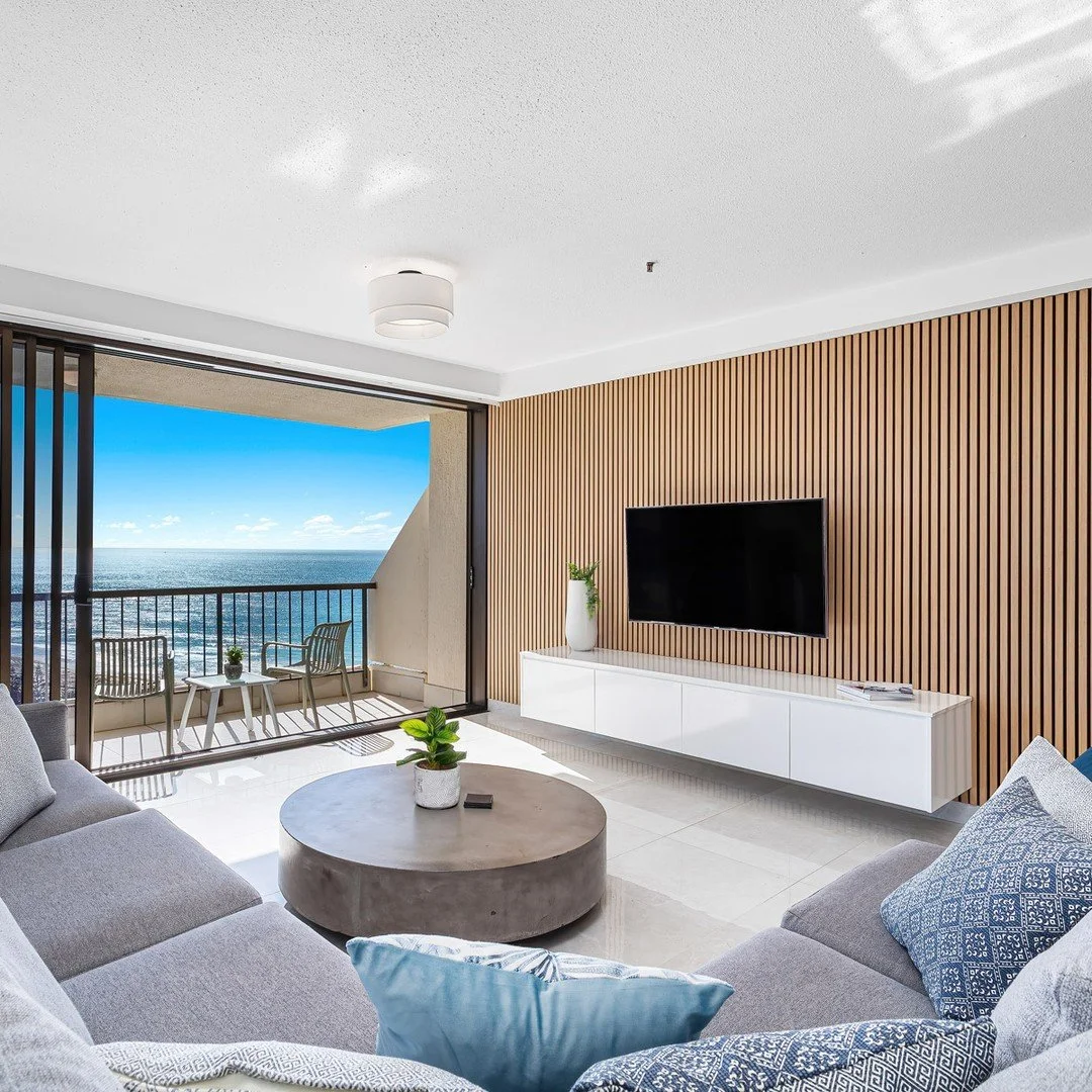 Higher occupancy rates, premium nightly pricing, and a calendar that stays permanently green. That is the power of professional Airbnb photography. 💸🧳

We recently captured this breathtaking Surfers Paradise high-rise for the short-term rental lege