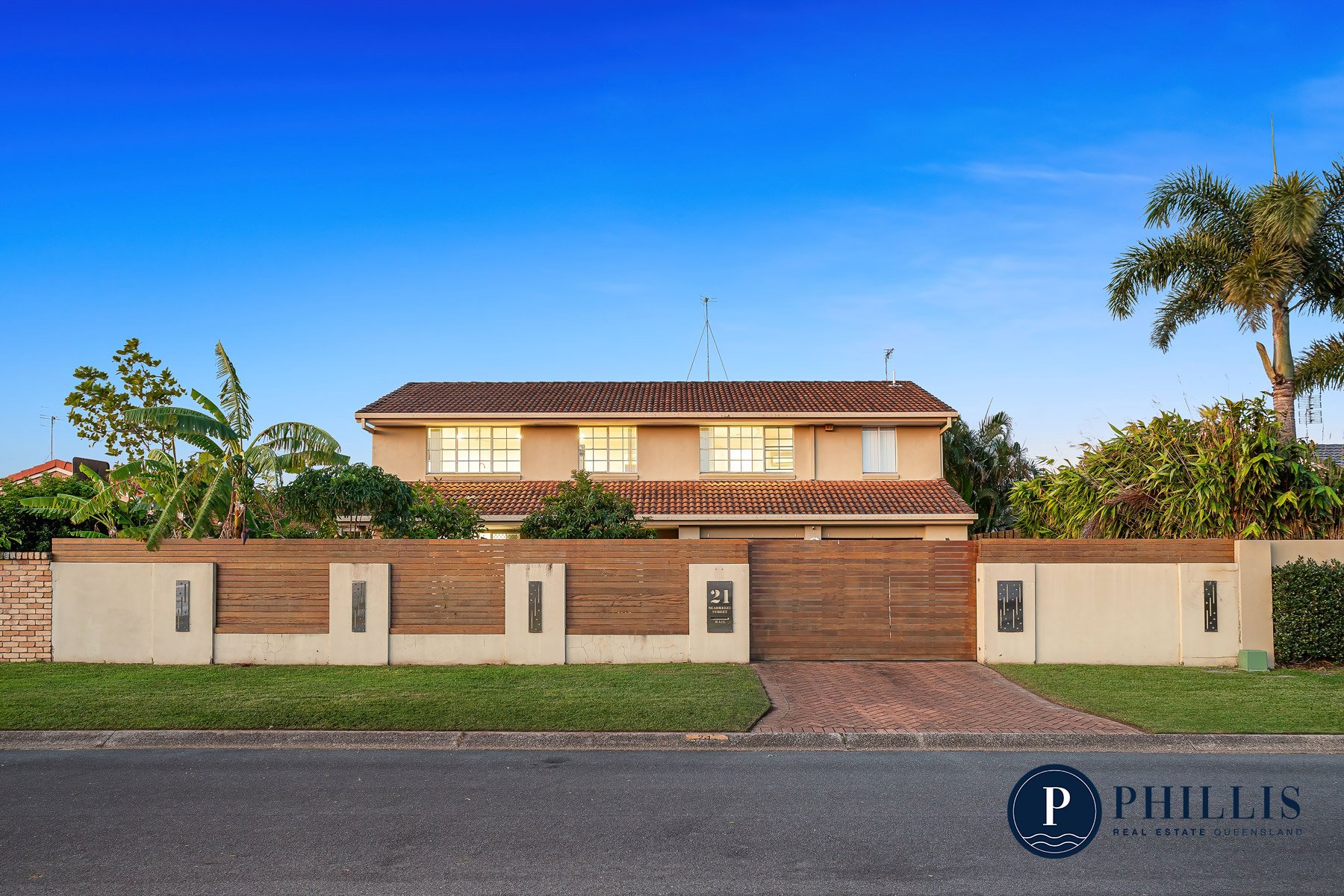 21 Seabreeze Street, Paradise Point, Qld 4216, Australia
