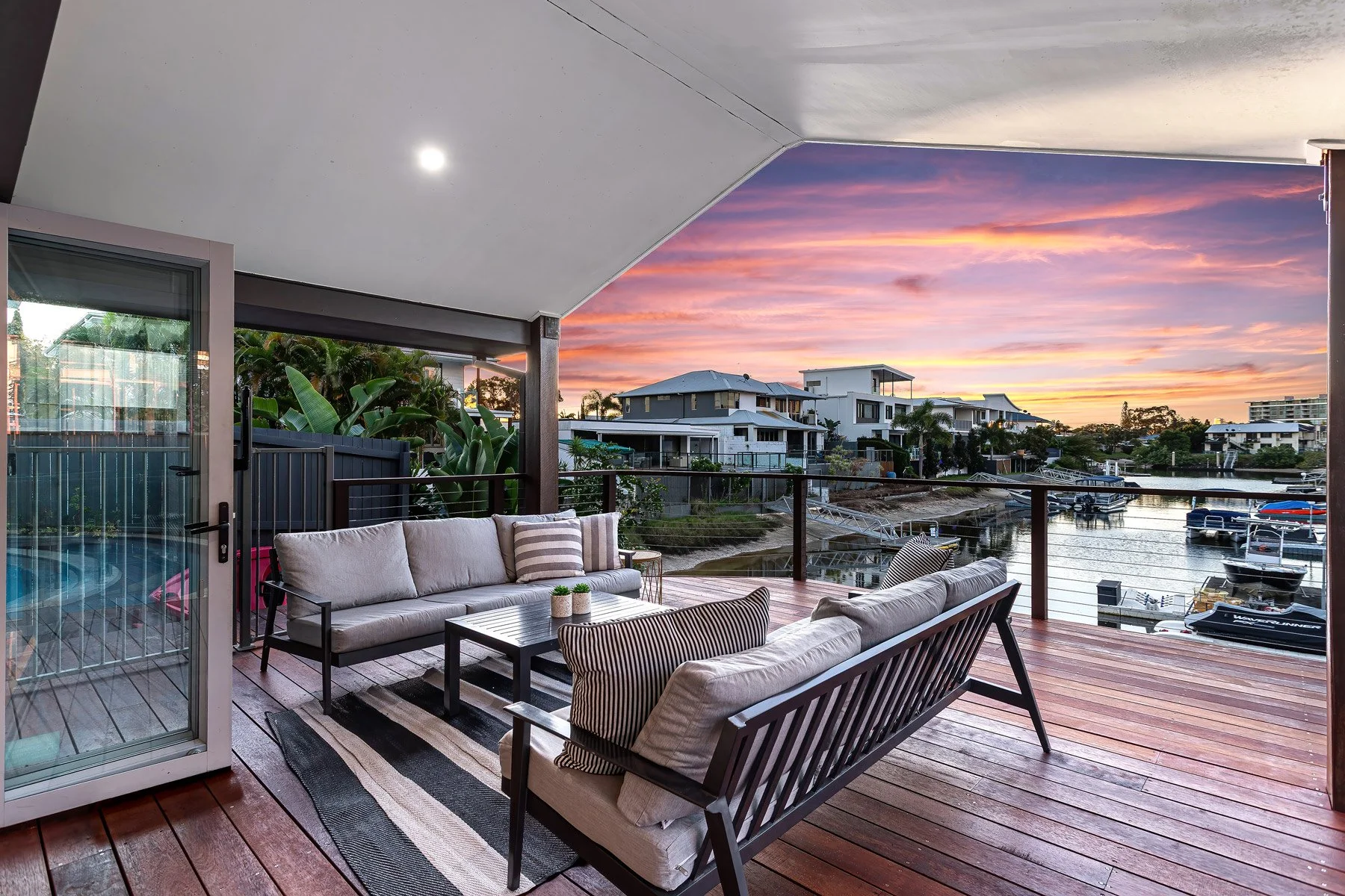 Digital-1-QLD---3-Merrimac-Blvd,-Broadbeach-Waters-QLD-4218,-Australia---Twilight---0019.jpg
