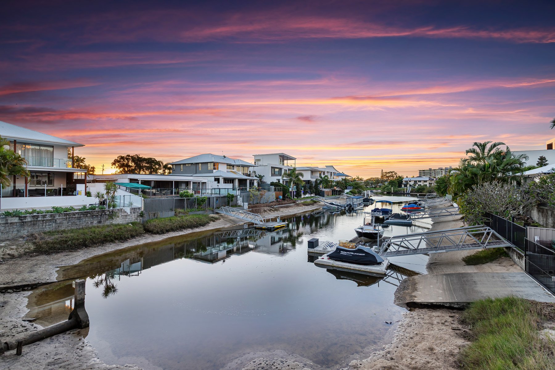 Digital-1-QLD---3-Merrimac-Blvd,-Broadbeach-Waters-QLD-4218,-Australia---Twilight---0020.jpg