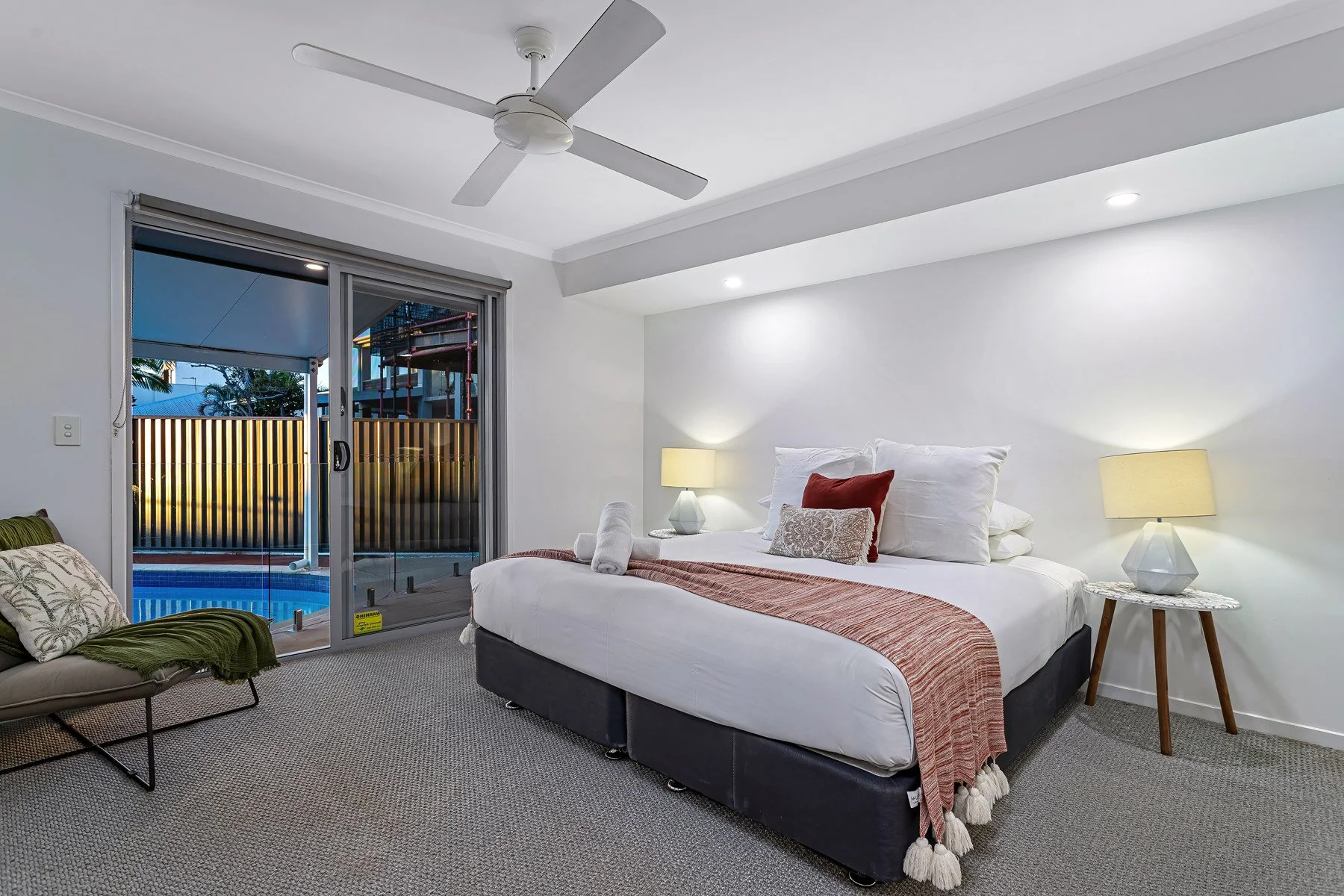 Digital-1-QLD---3-Merrimac-Blvd,-Broadbeach-Waters-QLD-4218,-Australia---Twilight---0029.jpg