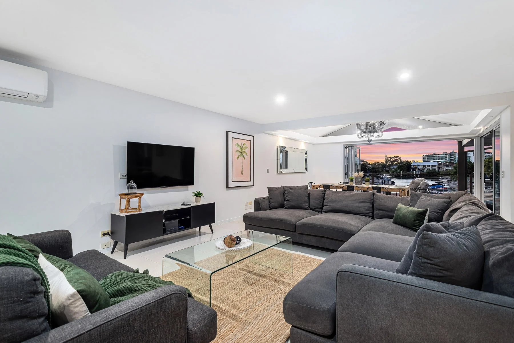 Digital-1-QLD---3-Merrimac-Blvd,-Broadbeach-Waters-QLD-4218,-Australia---Twilight---0003.jpg