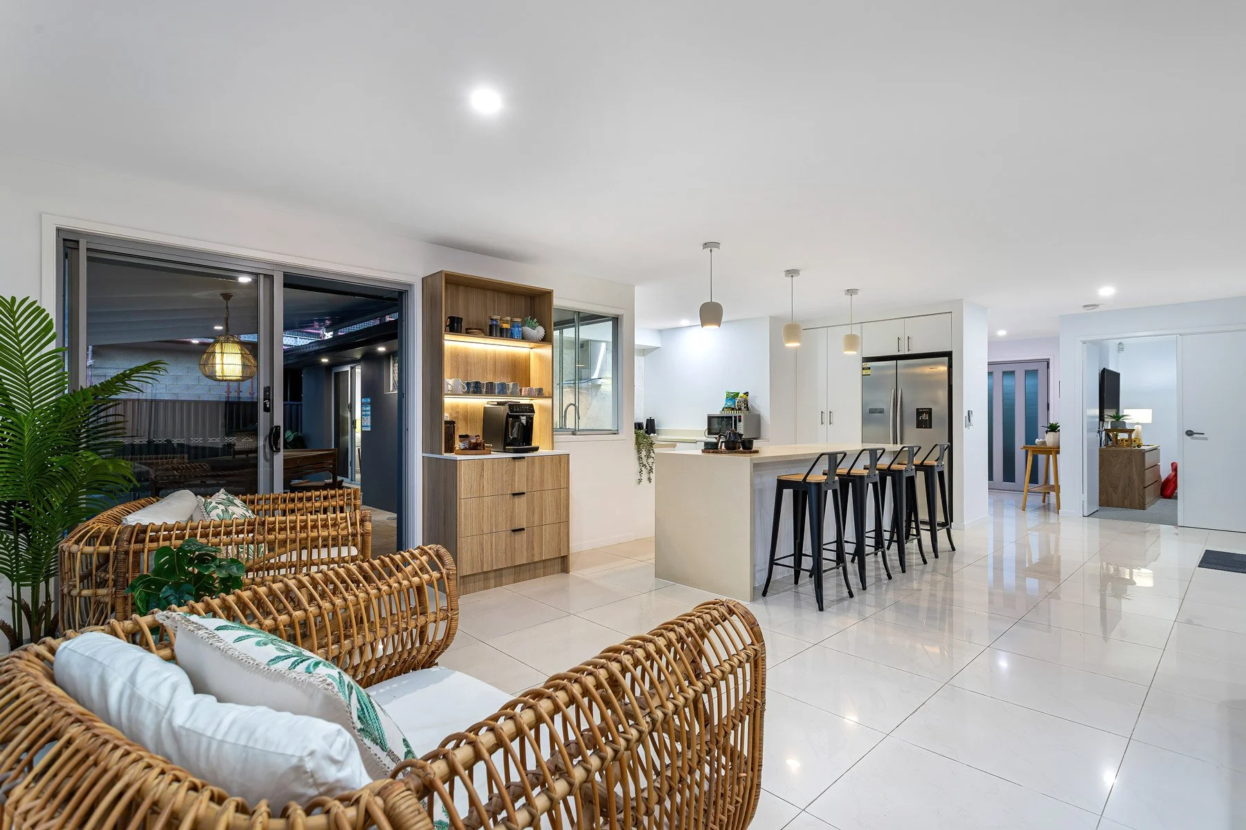 Digital-1-QLD---3-Merrimac-Blvd,-Broadbeach-Waters-QLD-4218,-Australia---Twilight---0005.jpg