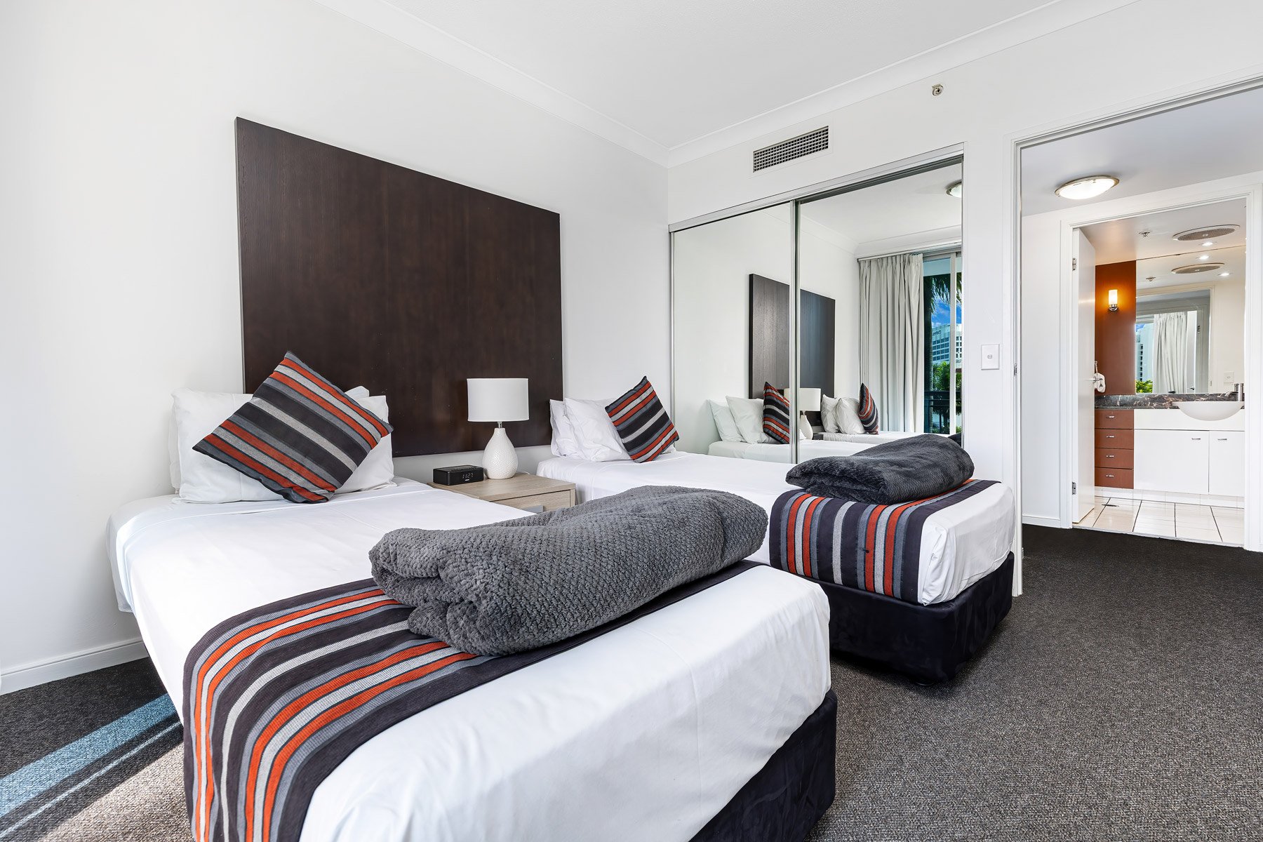 Digital-1-QLD---unit-3075-23-Ferny-Ave,-Surfers-Paradise-QLD-4217,-Australia---0006.jpg